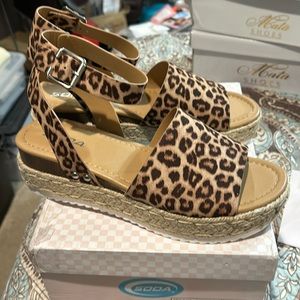 Soda oat cheetah print wedges